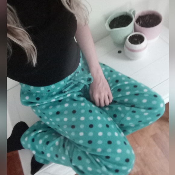 NINA CAPRI - Fleece Polka Dot Lounge Pants - Picture 7 of 8